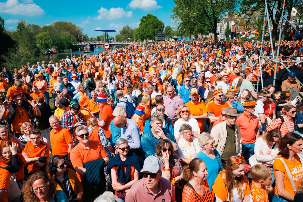 Toegestroomd publiek op de Gaswal