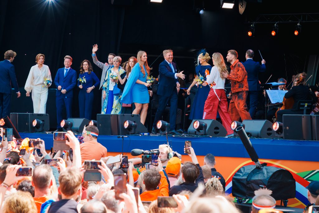 De koninklijke familie op het eindpodium