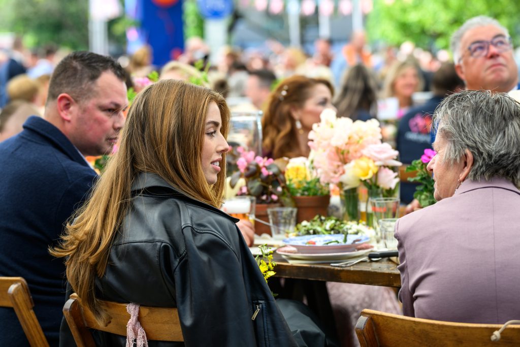 Prinses Alexia in gesprek aan de Achterhoekse keukentafel