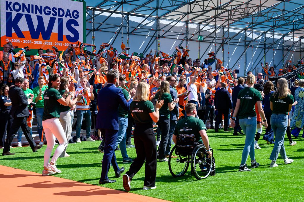 In stadion de Kleine Vijverberg wordt gezongen
