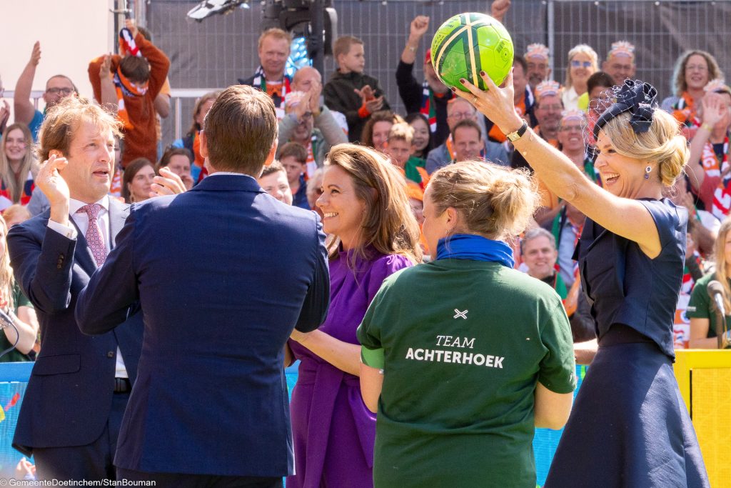 Koningin Maxima houdt Achterhoekse bal in de lucht