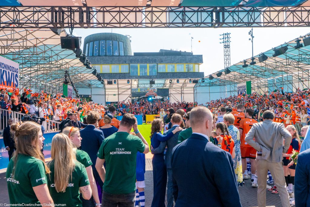 Stadion de Kleine Vijverberg gevuld met publiek
